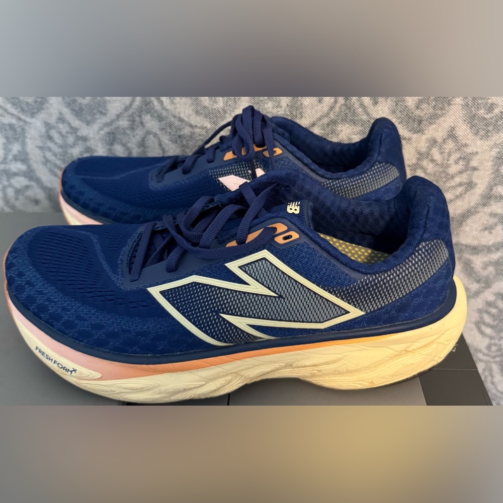New Balance  women’s Fresh Foam X 1080 v14 running shoes size 9.